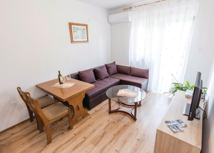 Primorje-Gorski Novi Vinodolski In-Room Dining