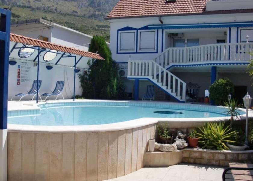 Split-Dalmatia Dugi Rat Exterior Detail