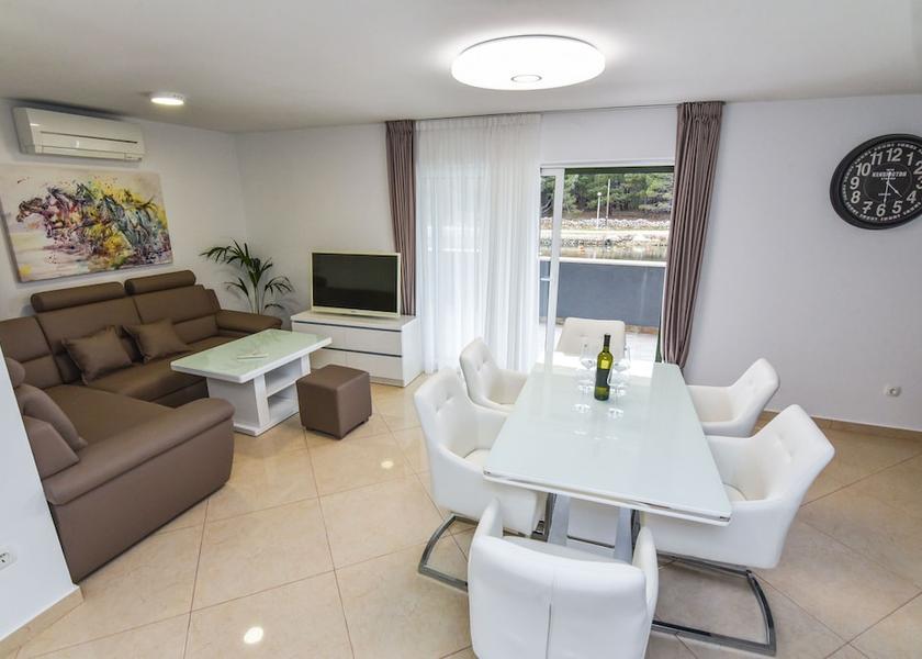 Zadar Vir In-Room Dining
