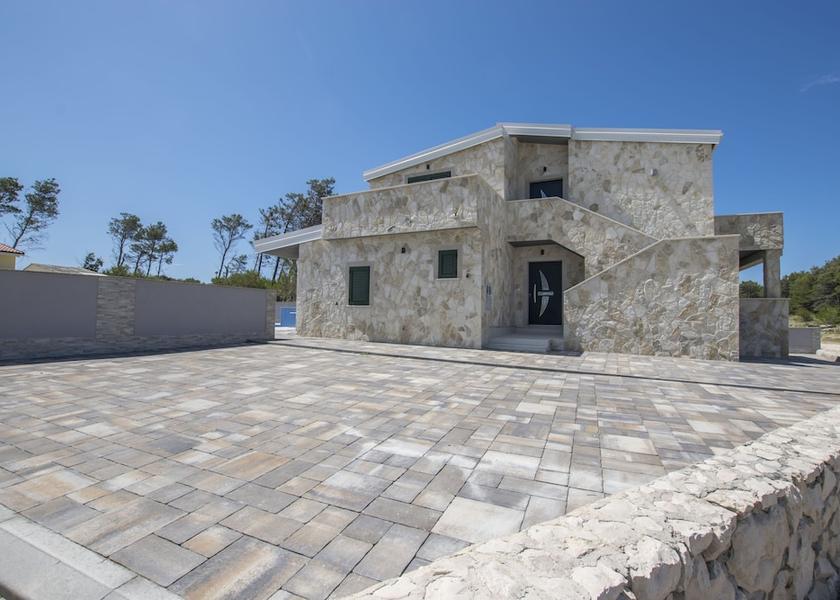 Zadar Vir Exterior Detail