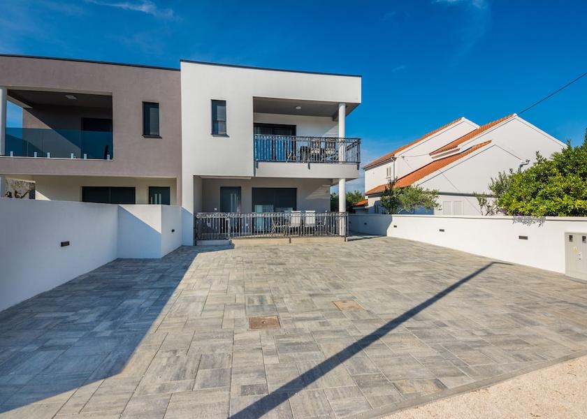 Zadar Vir Exterior Detail
