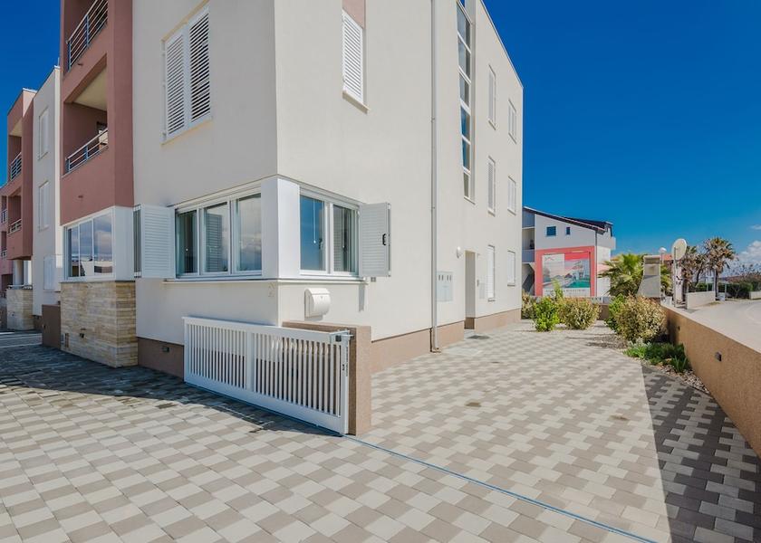 Zadar Vir Exterior Detail