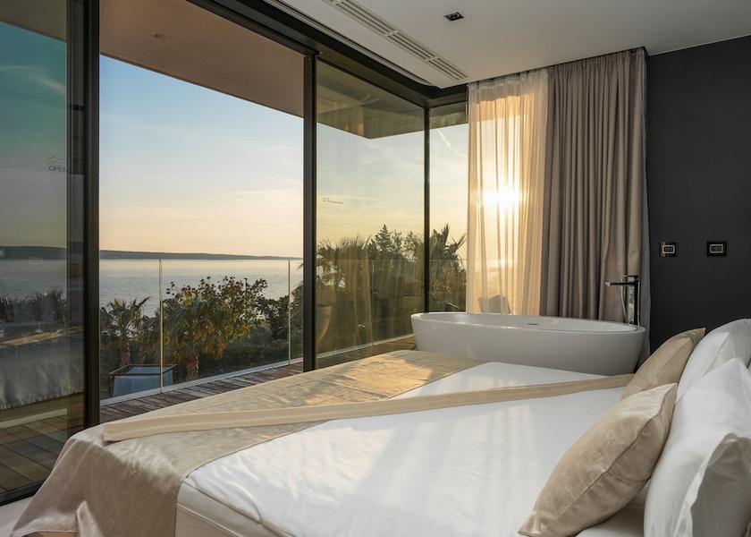 Zadar-Northern Dalmatia Starigrad Beach/Ocean View