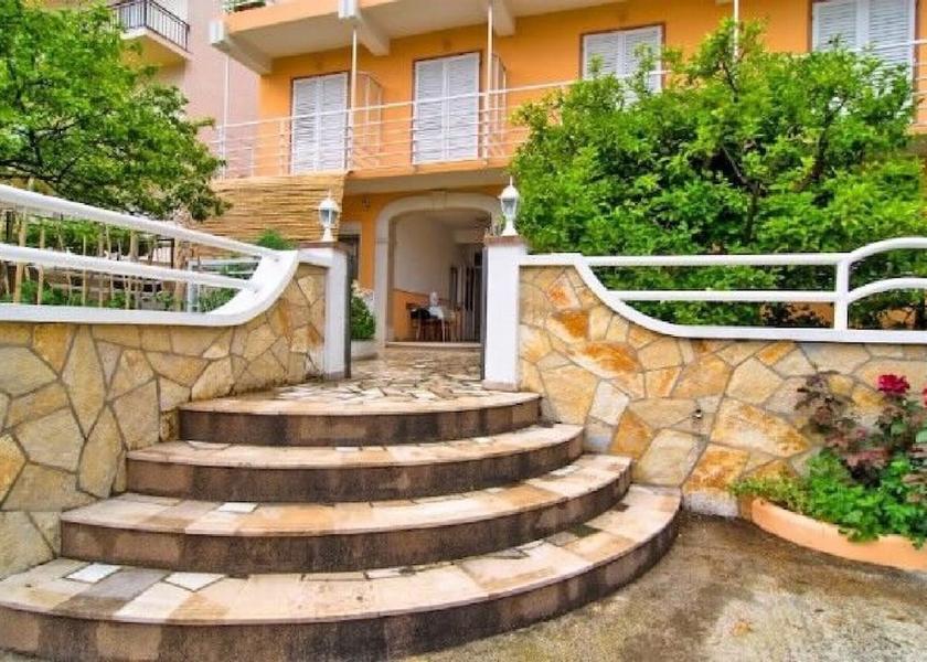 Split-Dalmatia Gradac Courtyard