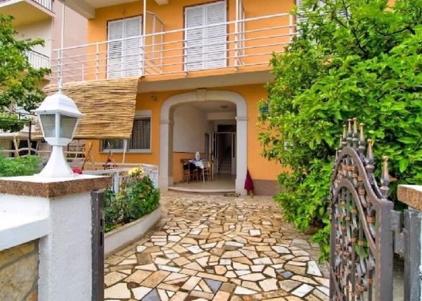 Split-Dalmatia Gradac Courtyard