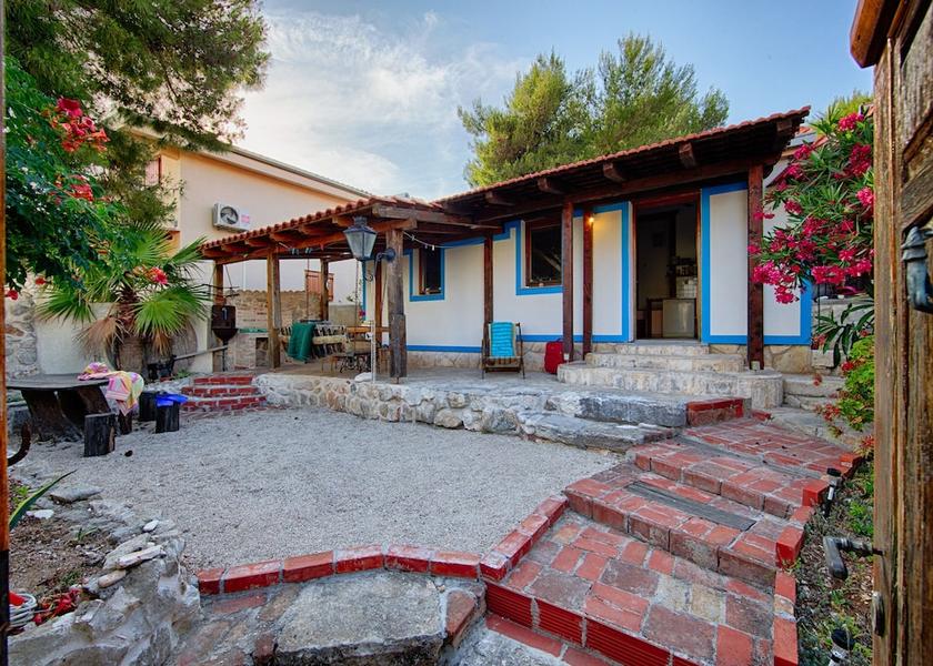 Split-Dalmatia Vis Courtyard View