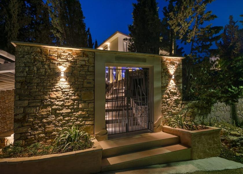 Split-Dalmatia Jelsa Entrance