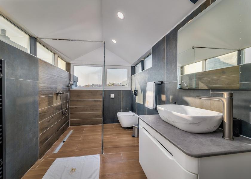  Zagreb Bathroom