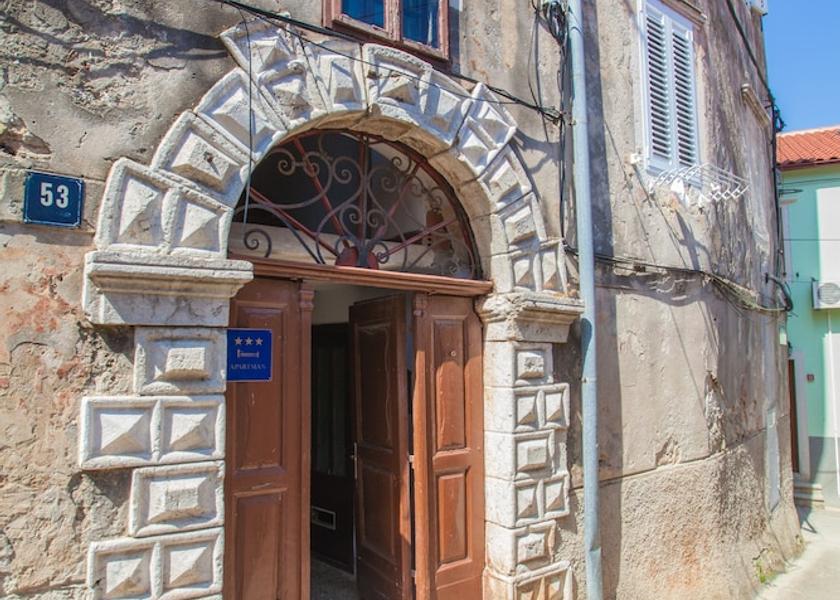 Primorje-Gorski Cres Facade