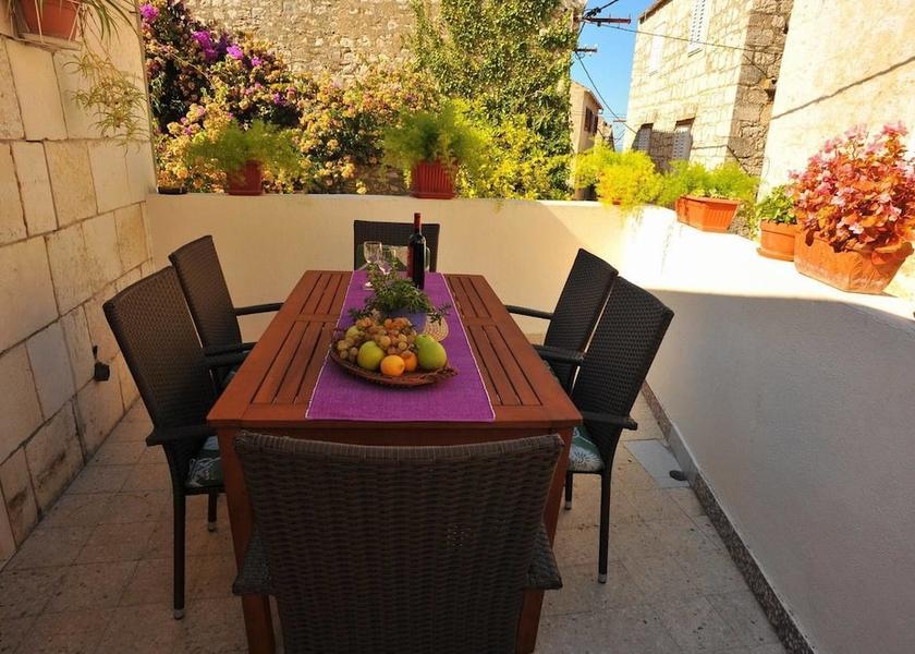 Split-Dalmatia Sutivan Exterior Detail