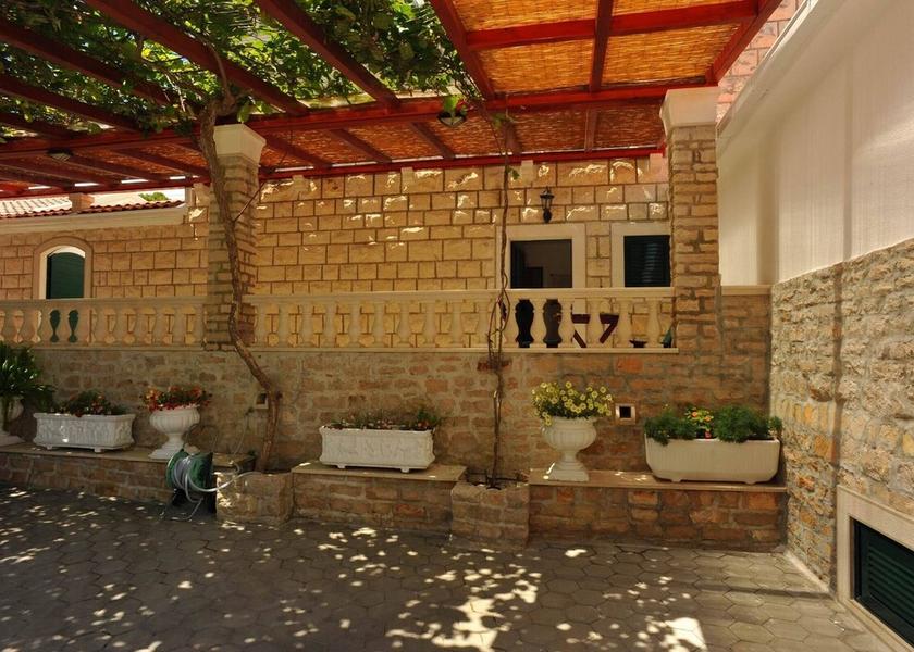 Split-Dalmatia Sutivan Exterior Detail