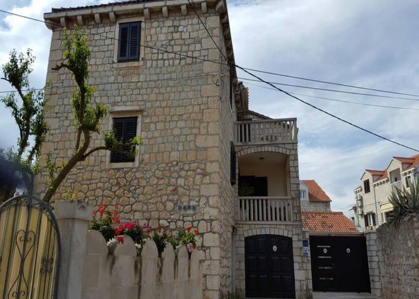 Split-Dalmatia Sutivan Entrance