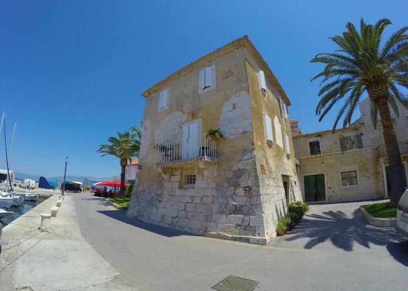 Split-Dalmatia Sutivan Exterior Detail