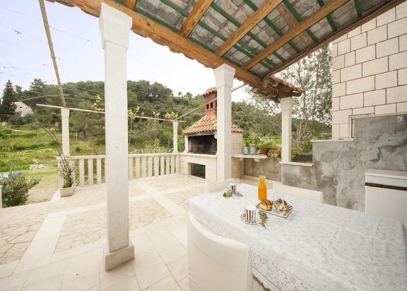 Split-Dalmatia Pucisca Terrace