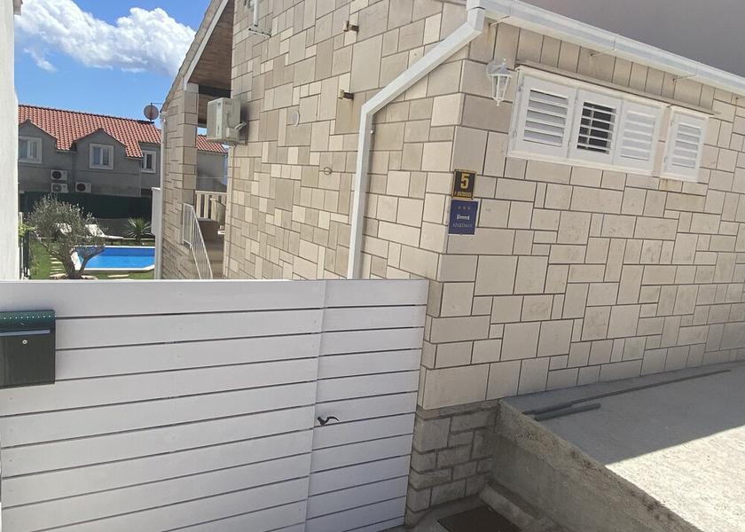 Split-Dalmatia Bol Entrance