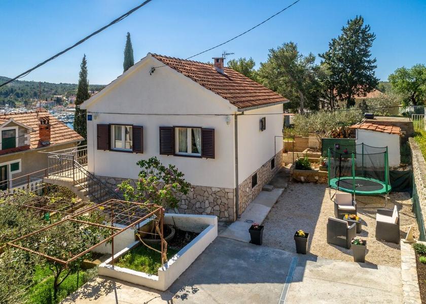 Split-Dalmatia Milna Exterior Detail