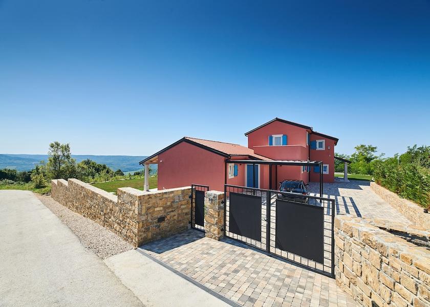 Istria (county) Oprtalj Parking