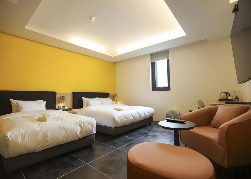 Jeonbuk Gunsan Classic Twin (Top-quality goose bedding + 65-inch TV + high-speed WIFI + styler + air purifier)