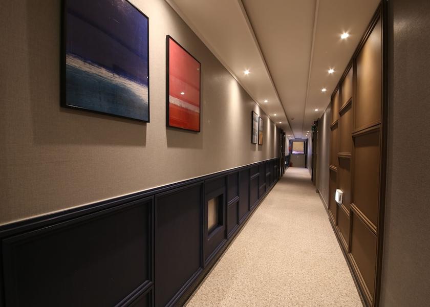  Ulsan Hallway