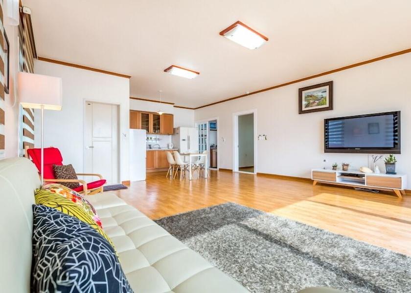 South Gyeongsang Geoje Room