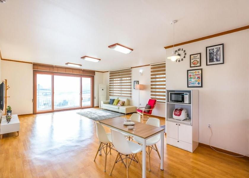 South Gyeongsang Geoje Room