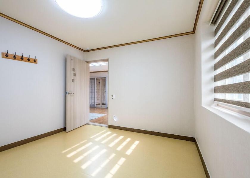 South Gyeongsang Geoje Room