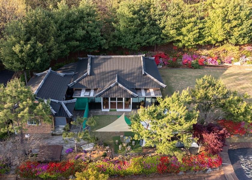 Gyeonggi Ansan Exterior Detail