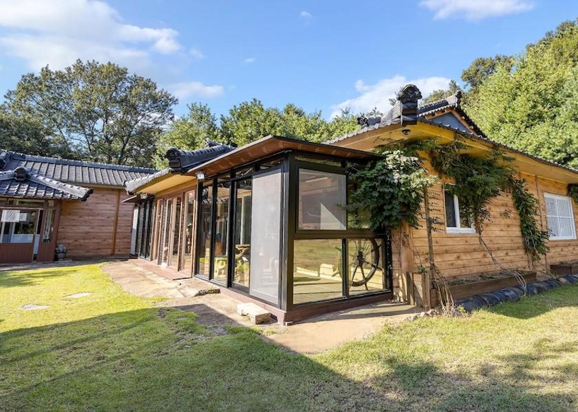 Gyeonggi Ansan Exterior Detail