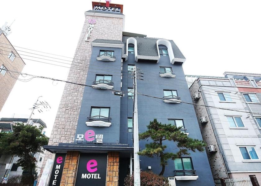 South Chungcheong Cheonan Exterior Detail