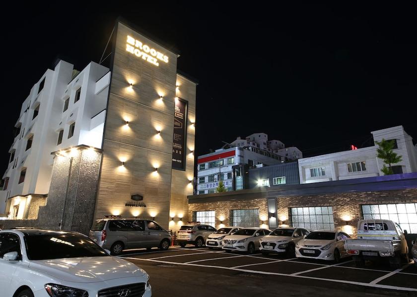 South Gyeongsang Tongyeong RV or truck parking