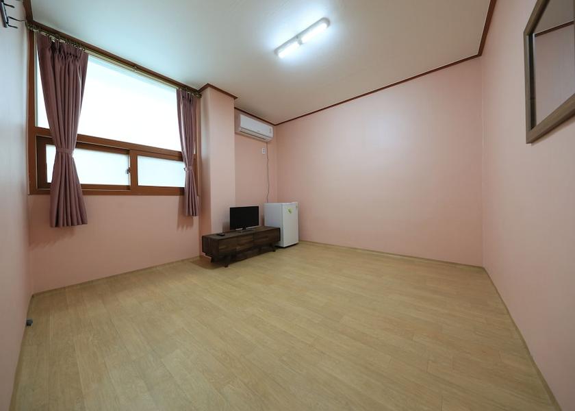 South Chungcheong Boryeong Room