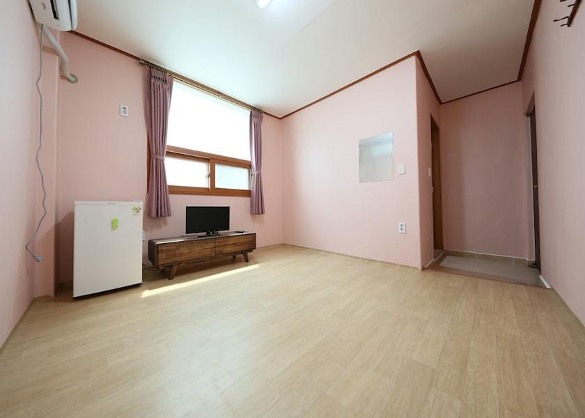 South Chungcheong Boryeong Room