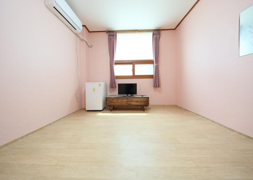 South Chungcheong Boryeong Room