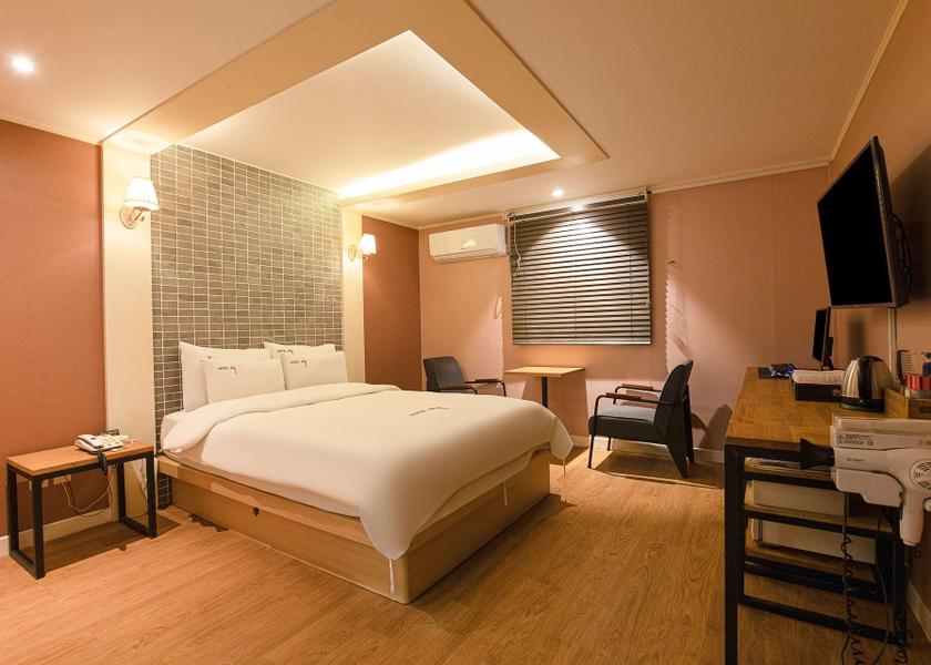 Gyeonggi Uijeongbu Room assigned on arrival (no parking)