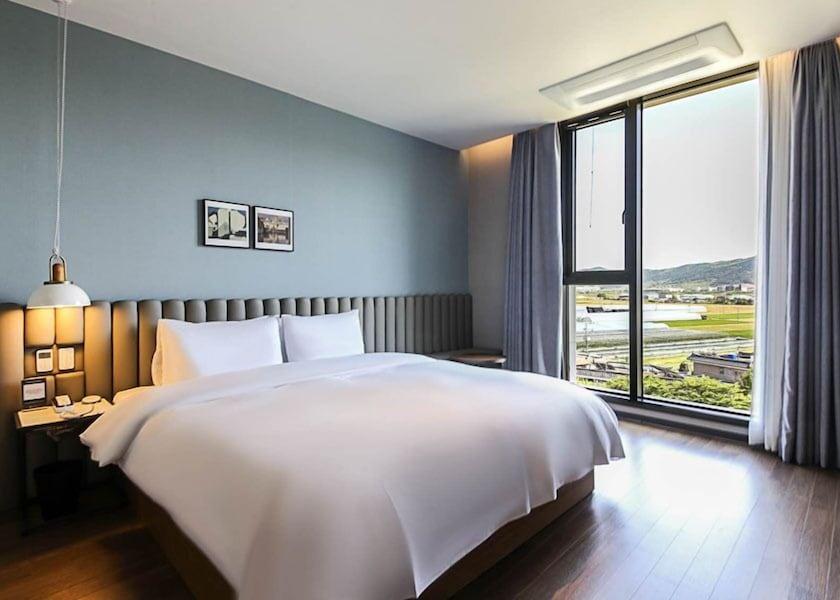 South Gyeongsang Gimhae Room