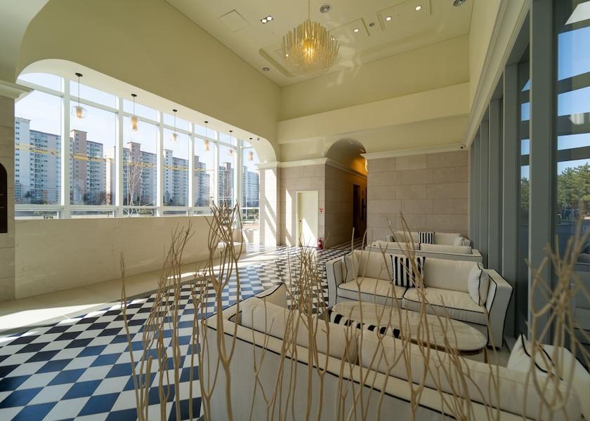 Gangwon Gangneung Lobby sitting area