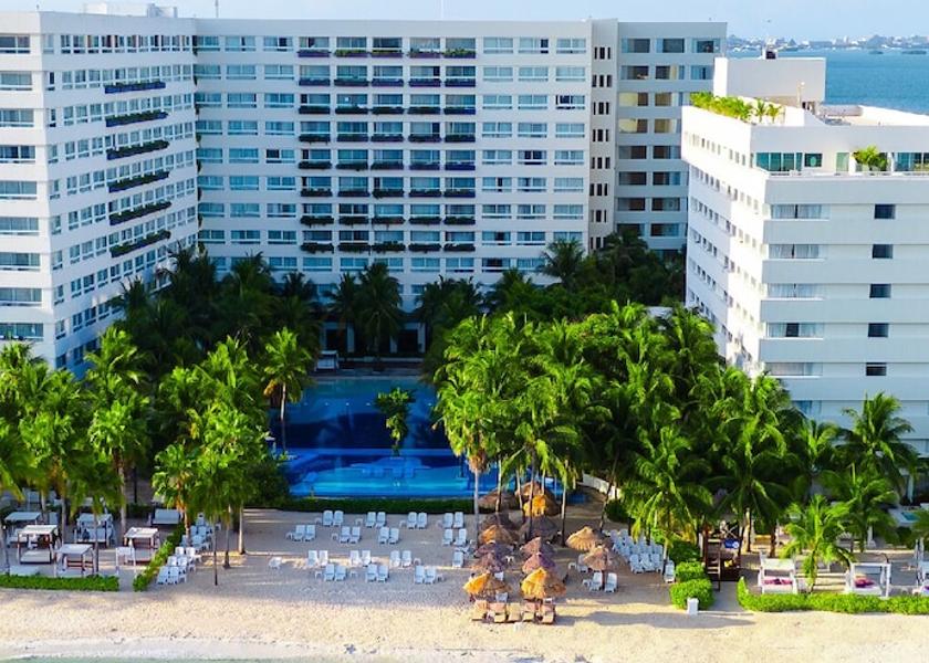Quintana Roo Cancun Front of property