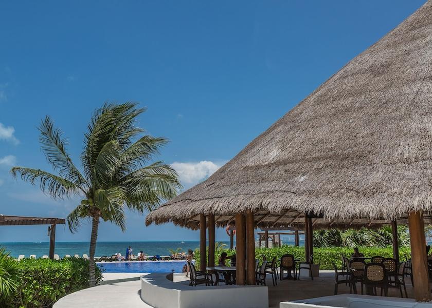 Quintana Roo Cancun Pool Side Bar