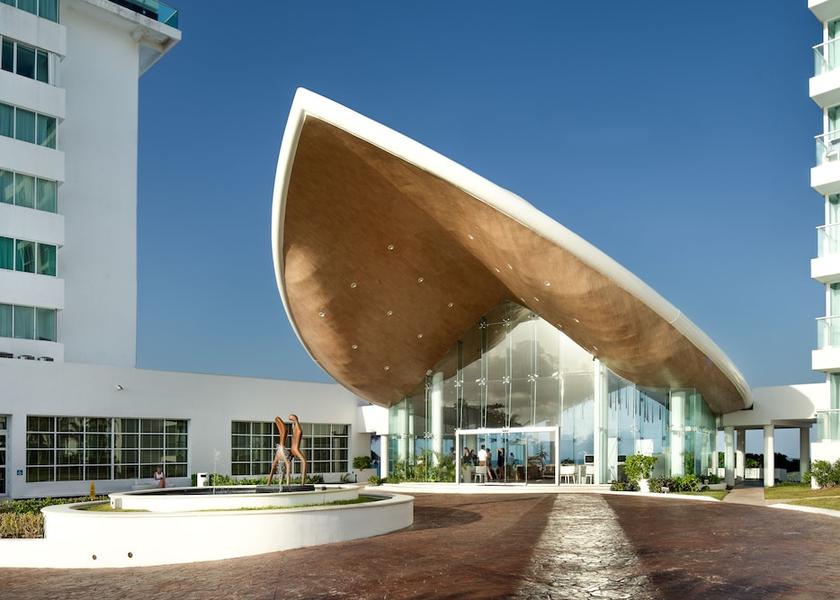 Quintana Roo Cancun Facade