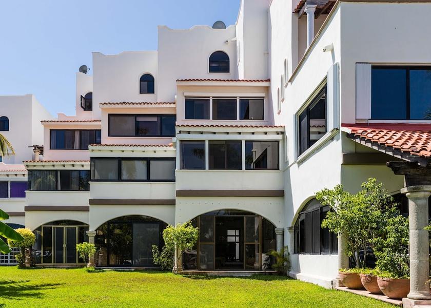 Quintana Roo Cancun Facade