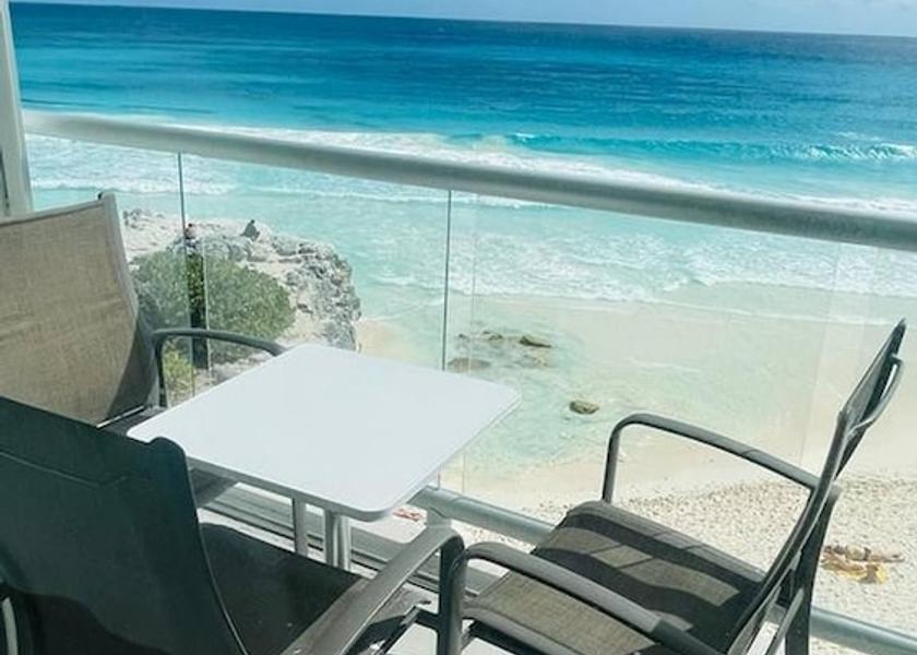 Quintana Roo Cancun Exterior Detail