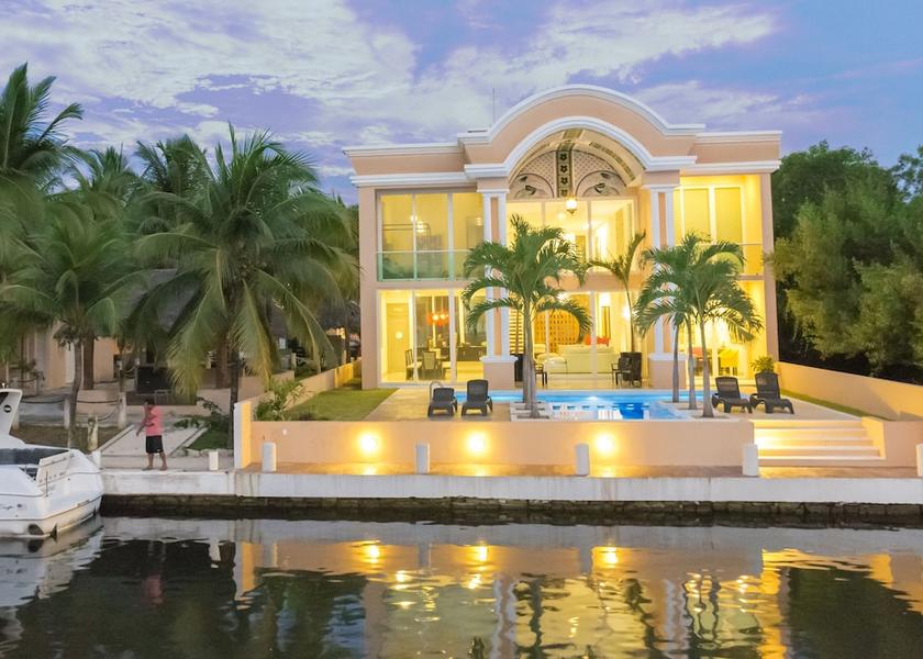 Quintana Roo Puerto Aventuras Exterior Detail