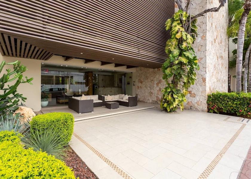 Quintana Roo Puerto Aventuras Property Grounds