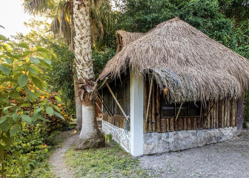 Quintana Roo Bacalar Exterior Detail