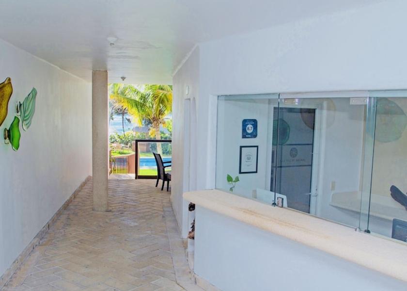 Quintana Roo Akumal Hallway