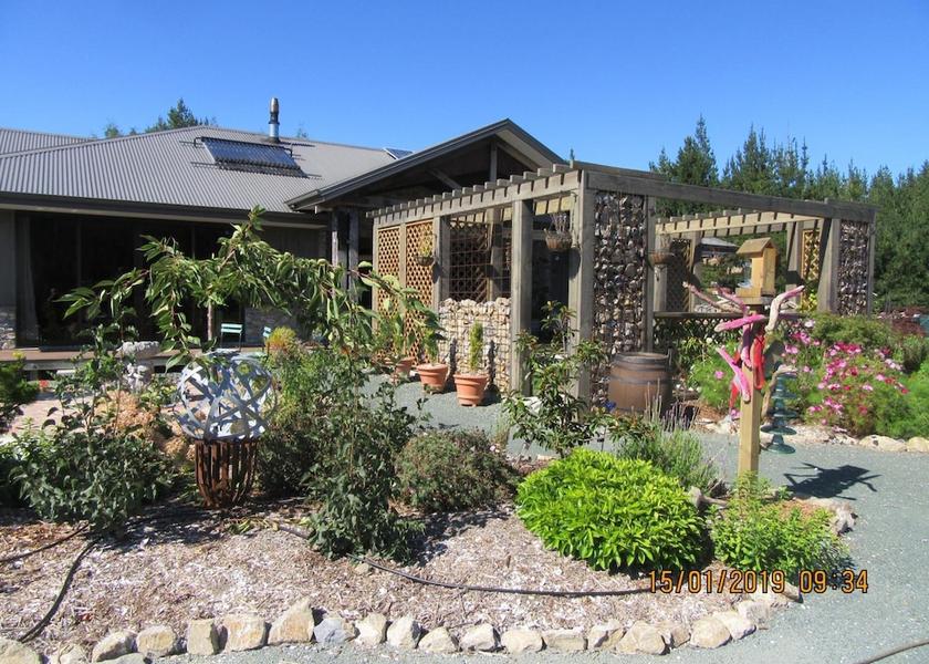 Tasman Region Redwood Valley Exterior Detail