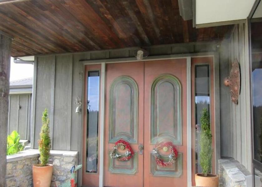 Tasman Region Redwood Valley Exterior Detail