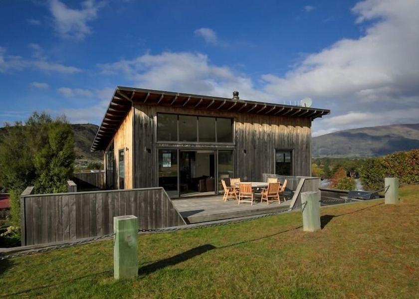 Otago Wānaka Exterior Detail