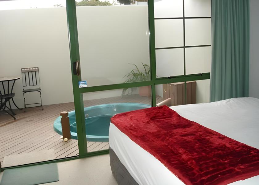 Waikato Taupō Spa King Bed