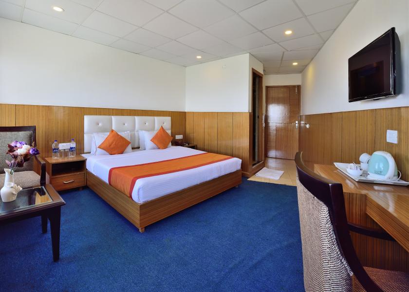 Himachal Pradesh Shimla Deluxe Room with Mountain and Valley View